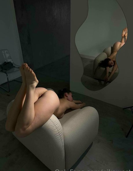 nikawest model pornographic pic