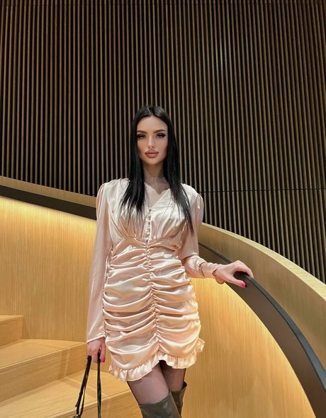megan brunette beautiful star picture