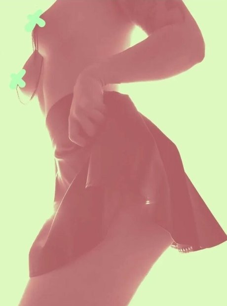 Salunes secret nudes model archive