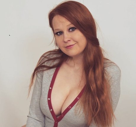 Goddess Julia beautiful pornstar img