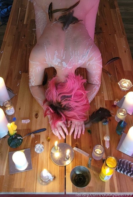 GodQueen99 porn model pics