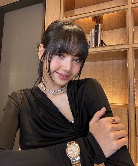 Lisa Blackpink pretty actress photos