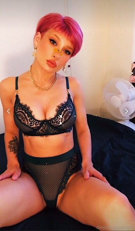 bhadxbambii hot pornstar picture