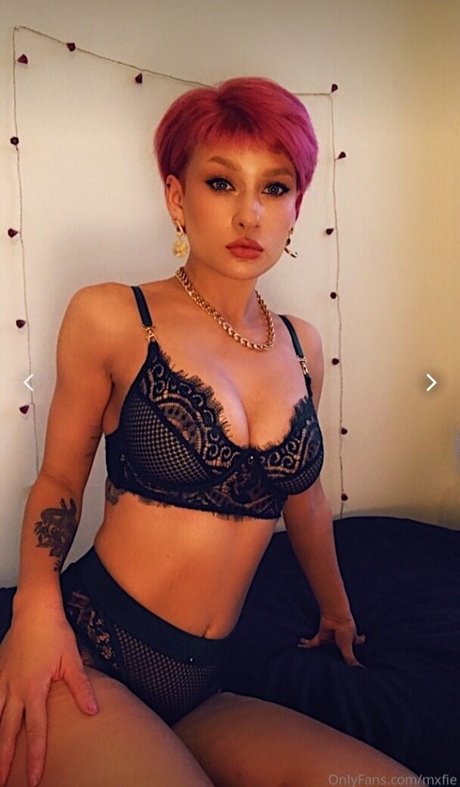 bhadxbambii pretty pornstar photos