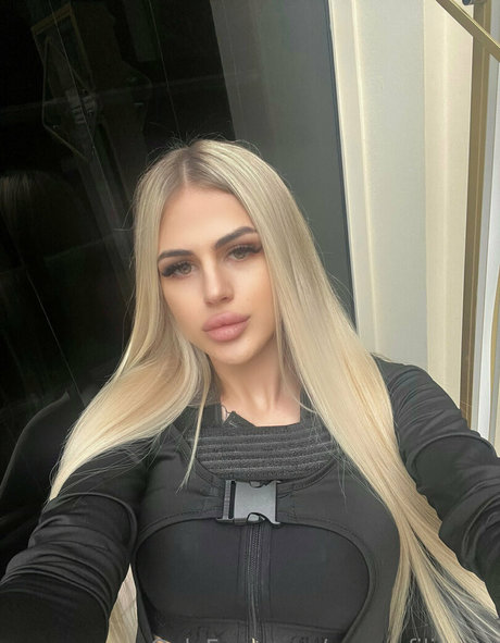 maya filinova pretty star image