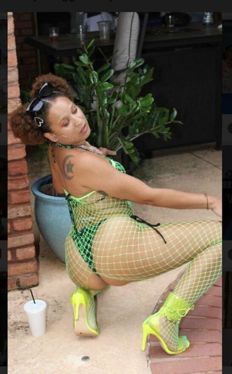 itsdatyaztho model galleries