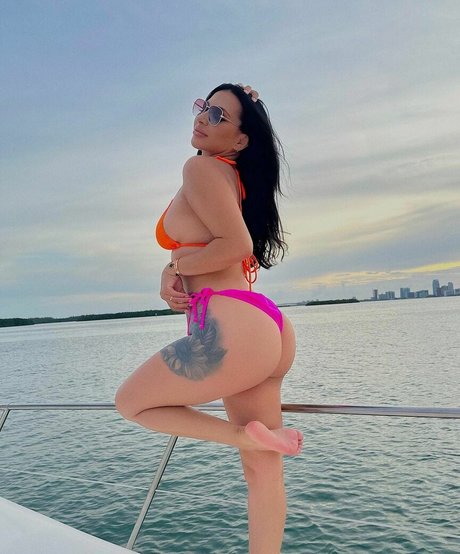 Evettexo model high quality images