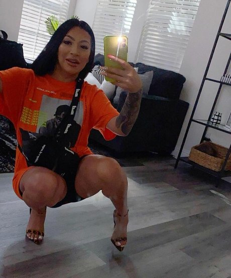 Evettexo model high quality images