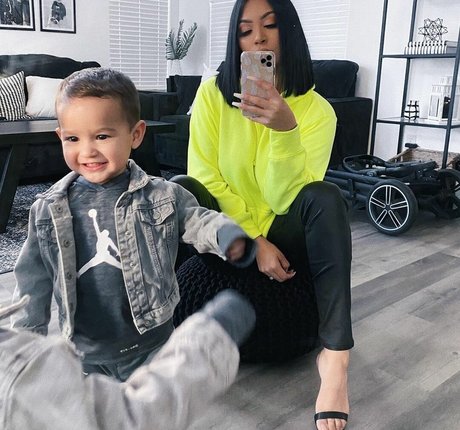 Evettexo hot model picture