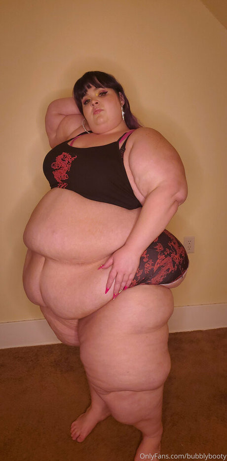 bubblybooty beautiful model img