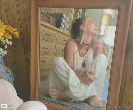 lilsweetpeamarie model photo