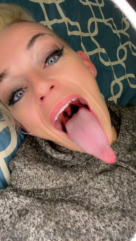 sashamoon1621 sexy model pic