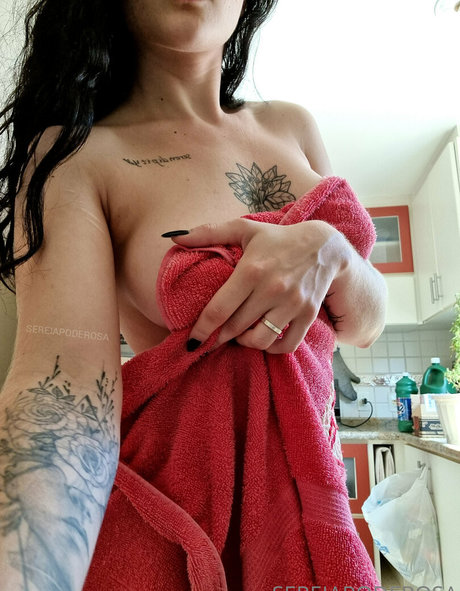 hotsirenfree naked model img