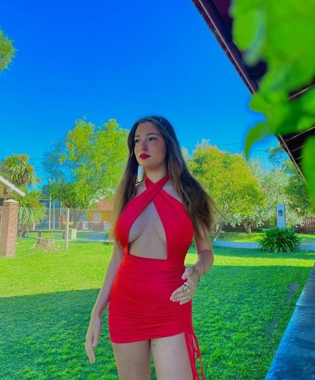 Mariela Vicenzi hot actress pics