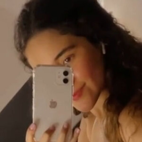Sassi Zavala naked model pics