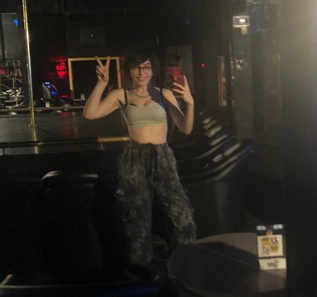 leez      beautiful pornstar image