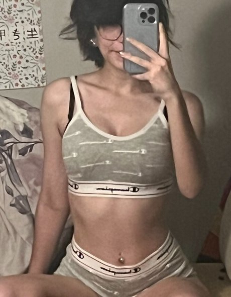 leez      pornstar pretty photos