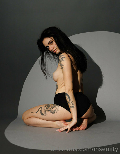 inseniity model erotic pics