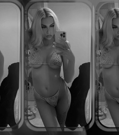 ozzyozler naked model pics