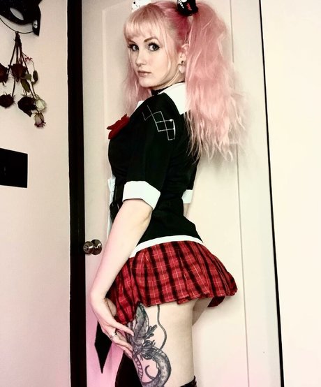 Luci Fallen pretty model pics
