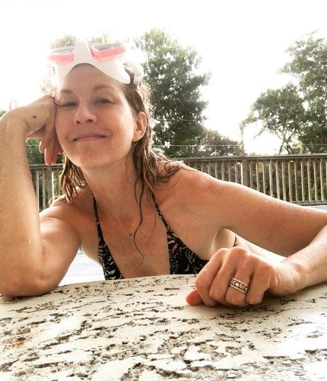 Jenna Elfman porn actress image