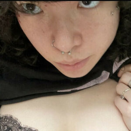 waifuDelilah model free images