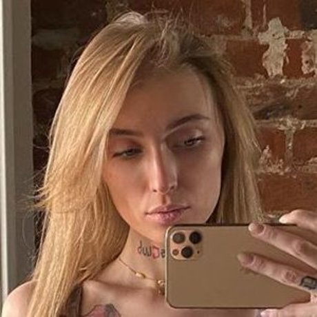 prekvrti star erotic photos