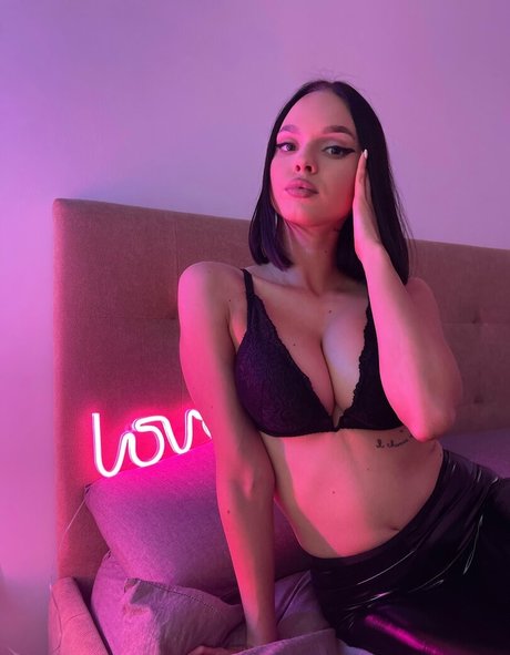 trishbabe pornstar hot image