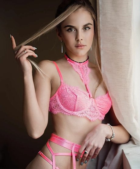 Daniela Yang top star photo