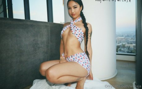 wetaja sexy pornstar image