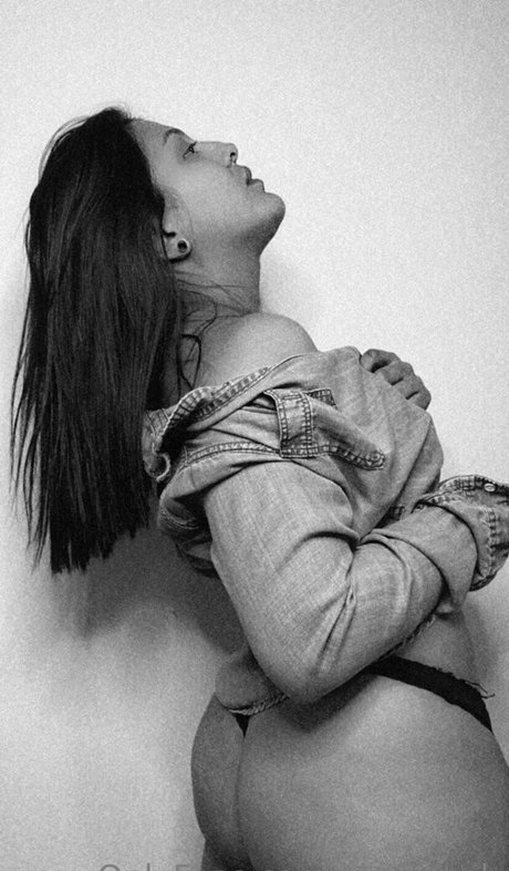 emma ah naked actress archive