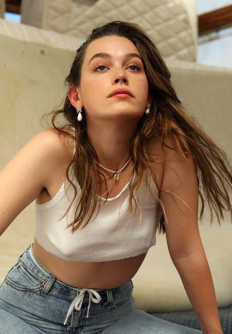 Victoria Pedretti hot model gallery