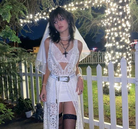 Jalynn Irwin nude model images