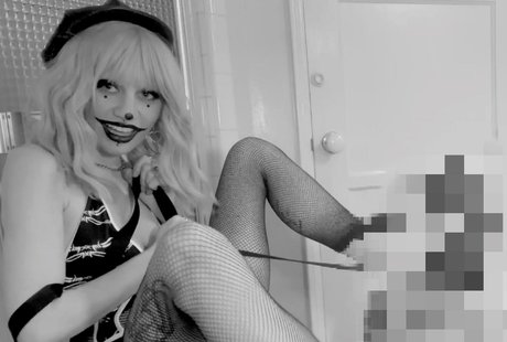 shamelessmilk exclusive model image