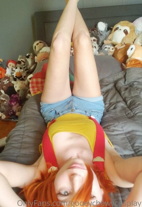 gooeychewycosplay star top picture