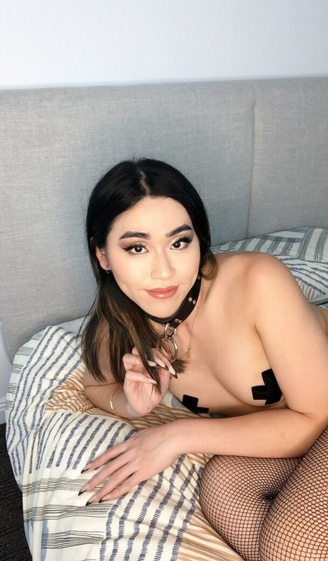 Khloe Kiss star sexy pic