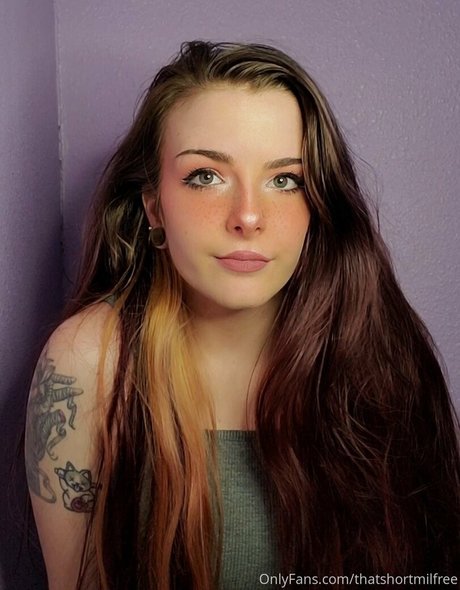 lilydarkofree sex model pictures