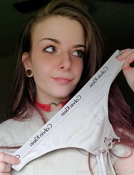 lilydarkofree model porn pic