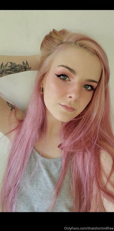 lilydarkofree model sex picture