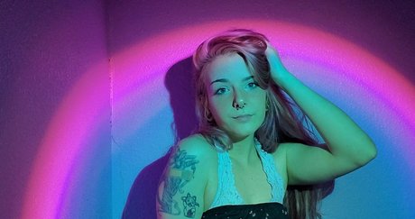 lilydarkofree top profile image
