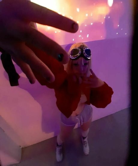 frogzzi art pornstar pic