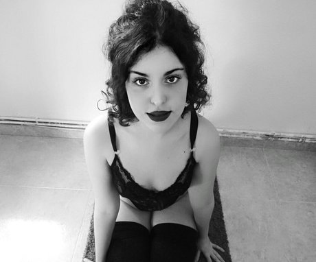 lovelyirene model top picture