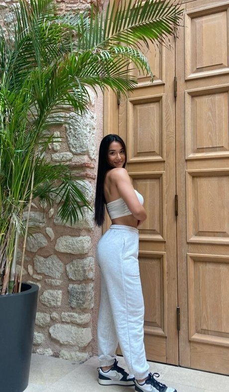 Hale Cabbar hot model images