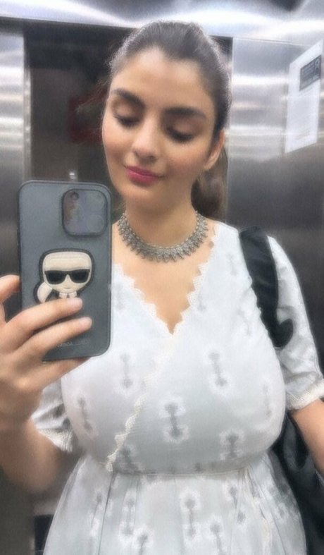 Anveshi Jain free pornstar pictures