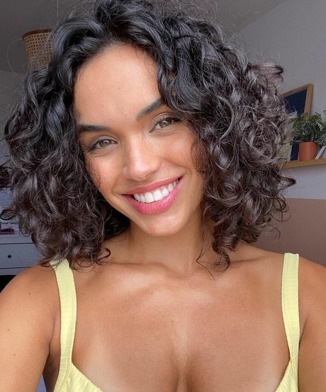 Giovana Cordeiro sexy pornstar photo