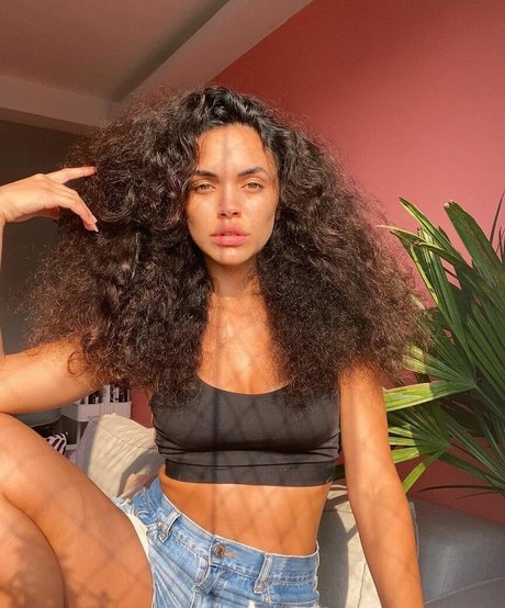 Giovana Cordeiro nice pornstar pics