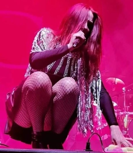 Simone Simons nudes model image