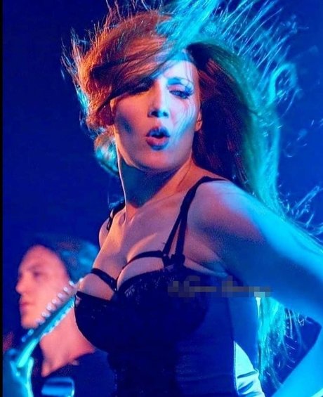Simone Simons star pornographic pictures