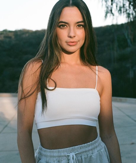 Merrell Twins star free pic