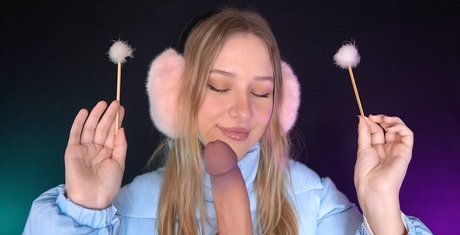 Diddly ASMR model pornographic picture